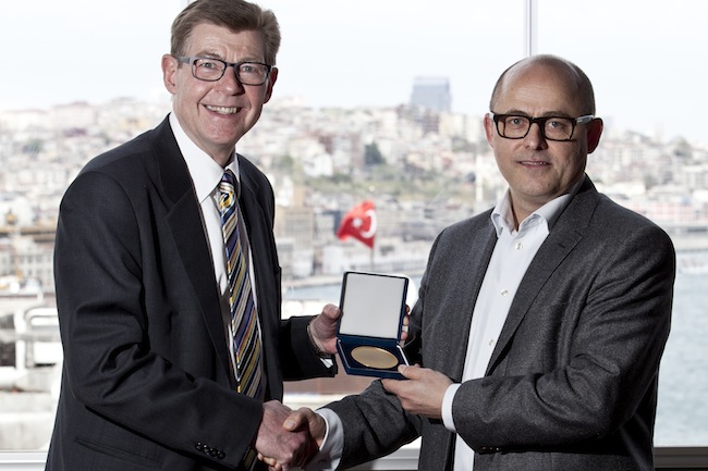 Hans Peter Bech (Group CEO) and Steen Helmer (best performing partner twice in a row)