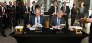 Caterpillar and Trimble management sign venture agreement