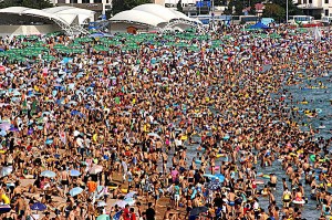 crowded-beach